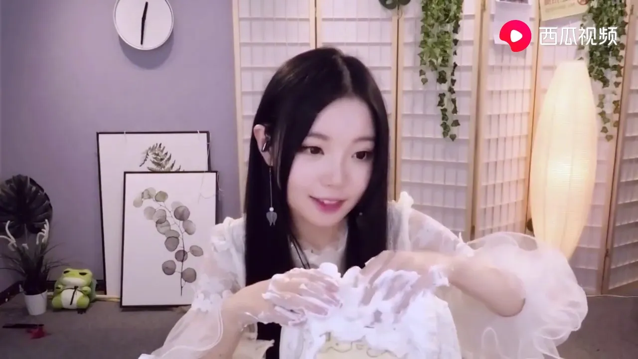 欣小萌 贴着耳朵说话和洗头插图 欣小萌 贴着耳朵说话和洗头插图