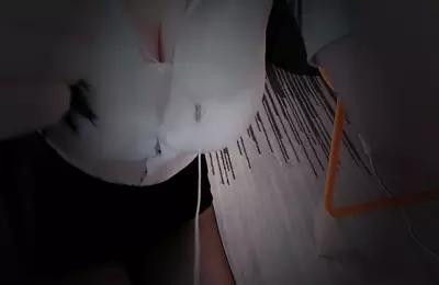 付费视频-黑丝亲吻